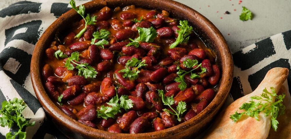 Лобио — тушёная красная фасоль с зеленью и специями